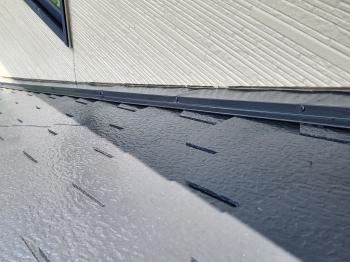 屋根　カラーベスト　屋根　壁際　水切板金　塗装　