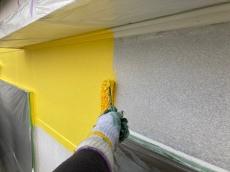 外壁　1階部分　黄色系　塗装　中塗り中