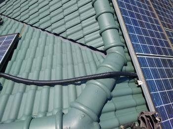 屋根上　太陽光ﾊﾟﾈﾙ　配管　2重菅　PFD管　補修