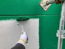 外壁　2階部分　緑系　塗装　中塗り中