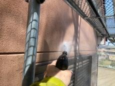 外壁塗装　工事開始　外壁全体　高圧洗浄　汚れ　落とし