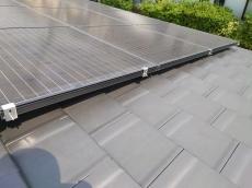 屋根　太陽光パネル　側面　金具　取付　完了
