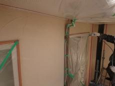 下地シーラー　吹付中　塗装　外壁