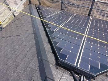 屋根　太陽光パネル　4方　樹脂製ネット　取り付け