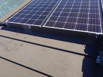 太陽光ﾊﾟﾈﾙ　対策工事　屋根　ステンレス網　側面側