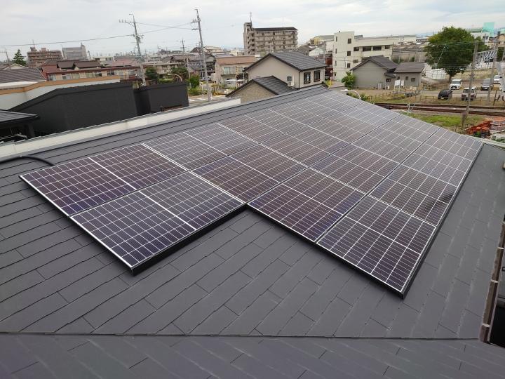 屋根　カラーベスト　コロニアル　太陽光発電システム　設置工事　完了