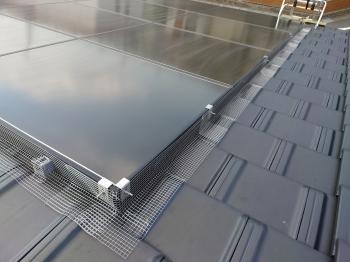 太陽光パネル　4方　ステンレス網　取付　側面側　屋根