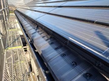 屋根　瓦　太陽光ﾊﾟﾈﾙ　樹脂製ネット　取付完了　軒側
