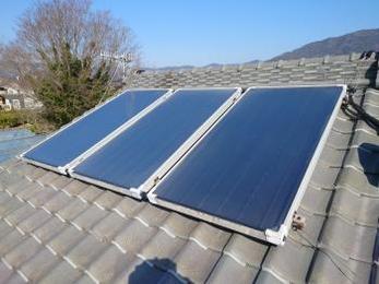 使用していない太陽熱温水器は屋根に負担がある為、撤去をお勧めします！