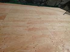 構造用合板（コンパネ）の増し張りが完了しました。これにより屋根の強度と安定性が向上しました。