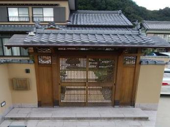 知多郡南知多町 M様邸 門シャチ飾り瓦取付工事 事例
