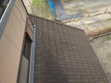 下屋根部の這い樋（はいどい）がなくなっており、雨水が排水できない状態でした。