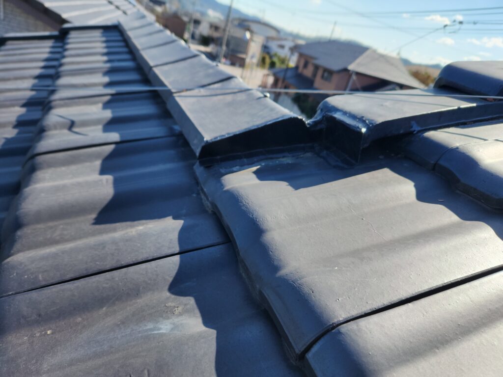 棟止まり部は漆喰ではなく、板金にて蓋を取付ました。