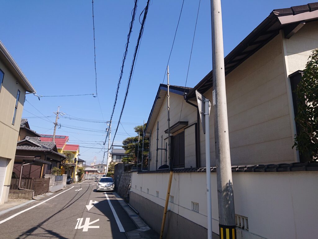 工事開始です。足場を設置中です。