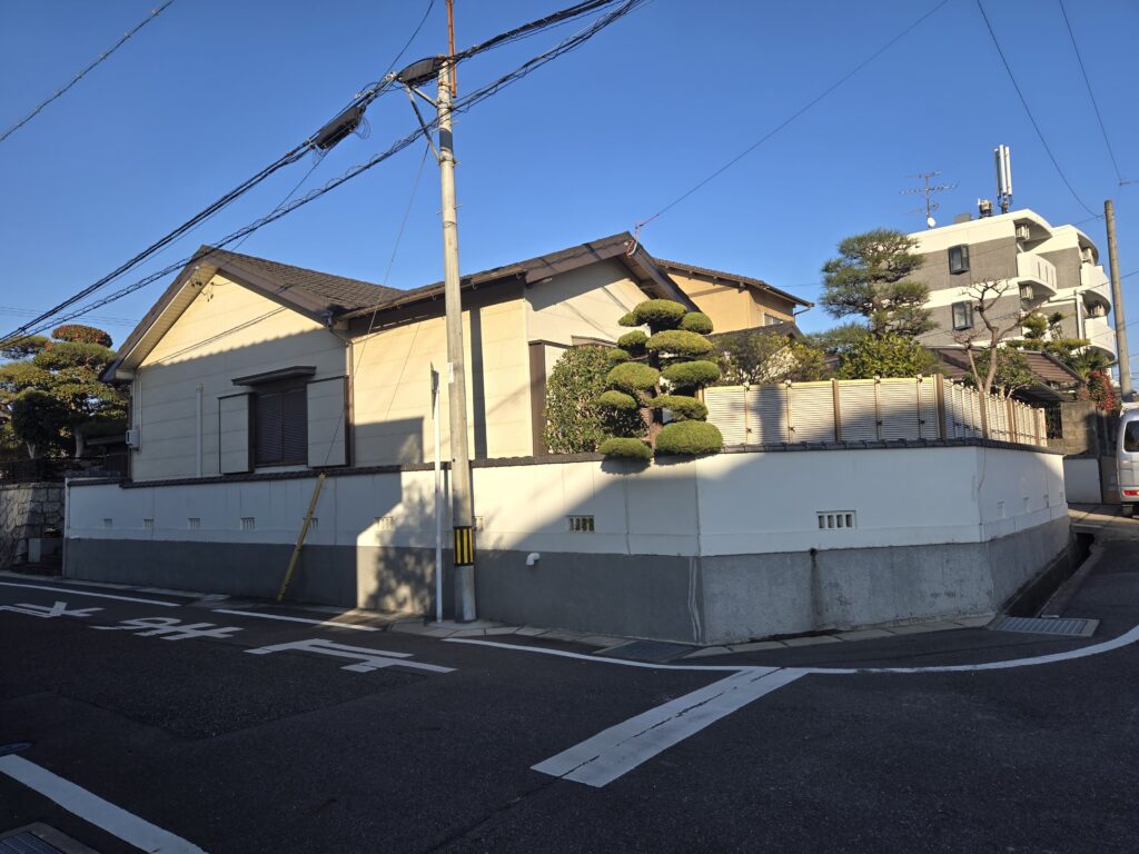 施工前の建物全景です。