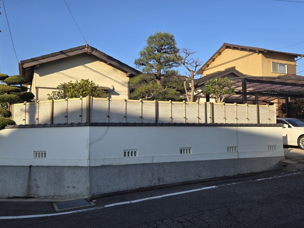 施工前の塀の全景です。