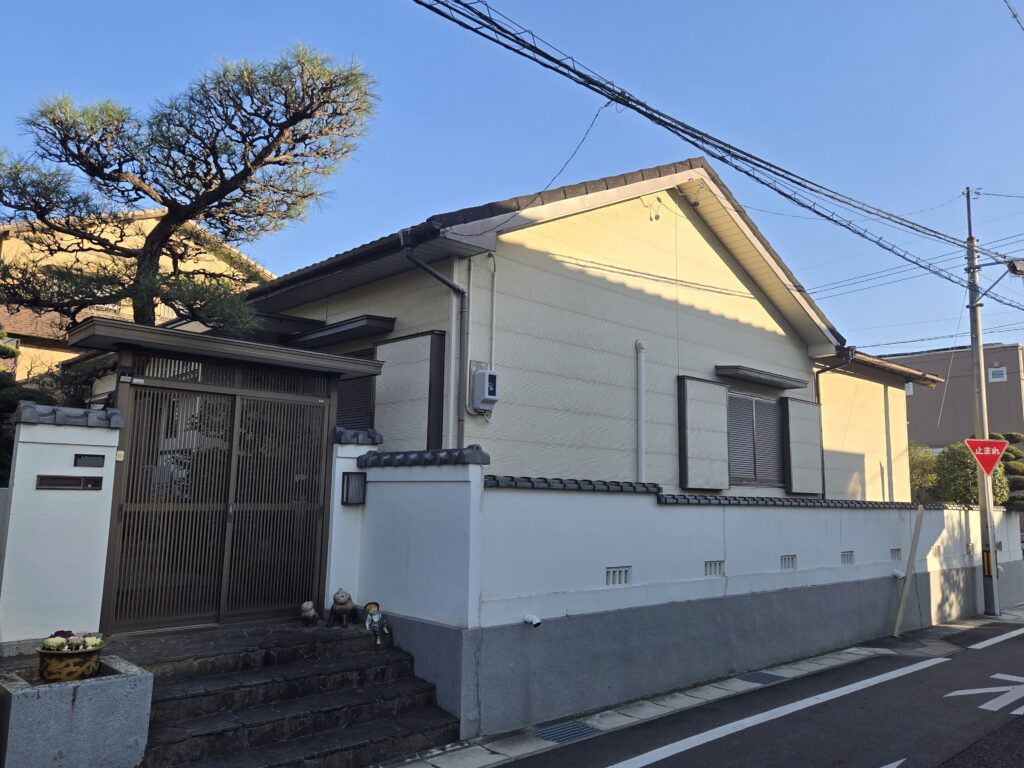 施工前の建物全景です。