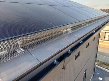 今回の施工では全ての部材に錆びにいステンレス製を使用しておりますので、太陽光パネルが設置される屋外の厳しい環境に強いのが最大の特長です。