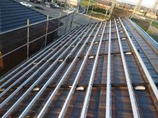 こちらが屋根清掃後のお写真です。
鳩の糞で汚れていた屋根も綺麗になりました。