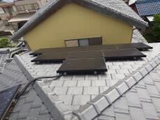 こちらは西面のお写真です。
こちらも同様に鳩糞の被害が確認できます。