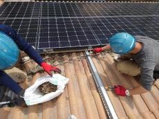 汚れていた屋根上を丁寧に清掃していきます。