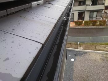 鳩の糞が詰まっていた軒樋は綺麗に清掃を行っておりますので、本来の排水機能も元通りです。
