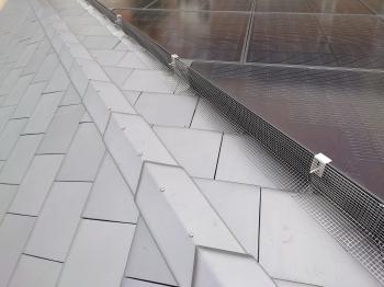 脱着可能な対策網の部材を使用しているので、今後太陽光パネルのメンテナンスが必要になった際も安心です。