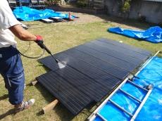 撤去した太陽光パネルは、復旧前に高圧洗浄にて丁寧に清掃を行っております。