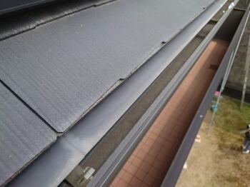 今回あわせて雨樋(軒樋)の清掃も行っております。
鳩糞の被害にお困りの方は、実績豊富な屋根のキラにお気軽にご相談くださいませ。