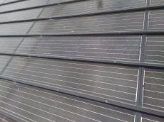 屋根の調査をしたところ、太陽光パネルは2枚が割れているようでしたので、今回は鳩の対策工事を行ったうえでパネルの交換も提案しております。