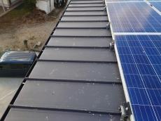 太陽光パネルに鳩糞が付着することで発電効率の低下や故障につながる恐れもあります。