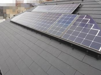 太陽光パネルの鳩対策工事は、何よりパネル下に入れなくするのが最善の対策です。