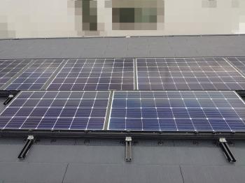 鳩の糞は太陽光パネルや屋根材に対しても劣化を早めたりする原因となりますので、対策が必須となります。