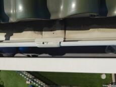 現地調査時、雨樋（軒樋）の繋ぎ部から雨垂れが落ちてきていることが確認できました。