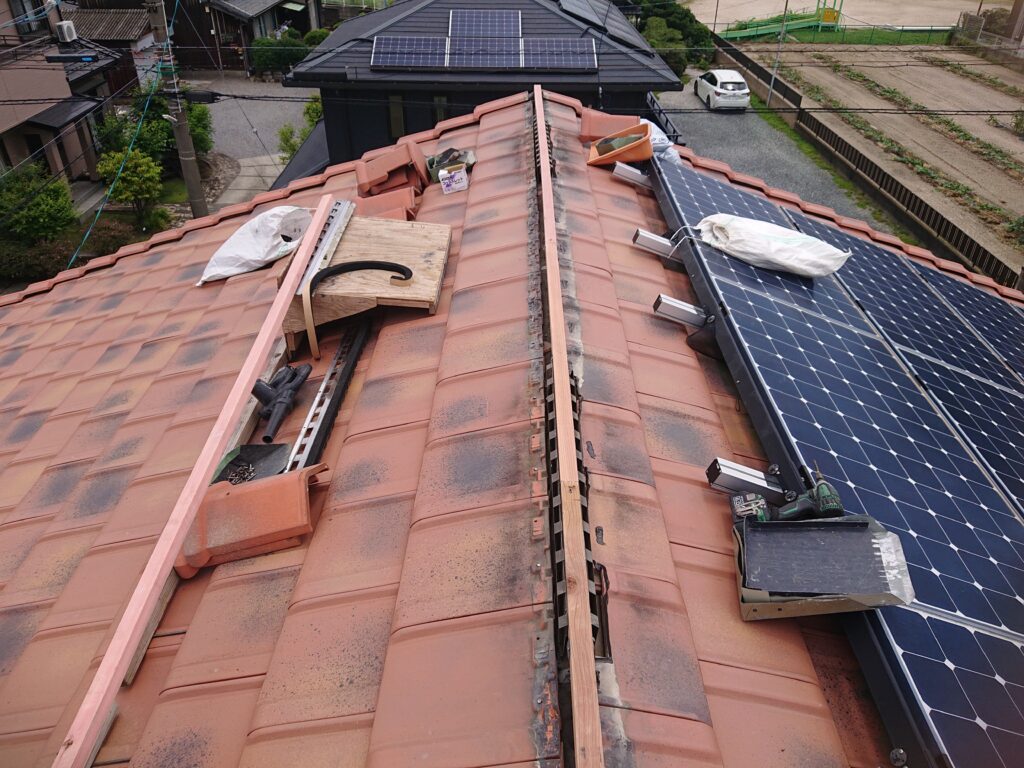 棟下地を新しく取替えを行いました。
防腐剤を塗布してあります。