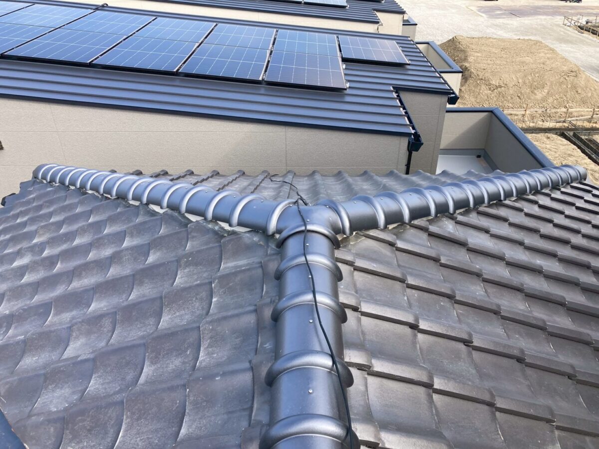 既存棟漆喰の劣化や棟のズレ、耐震棟工事で問題解消へ