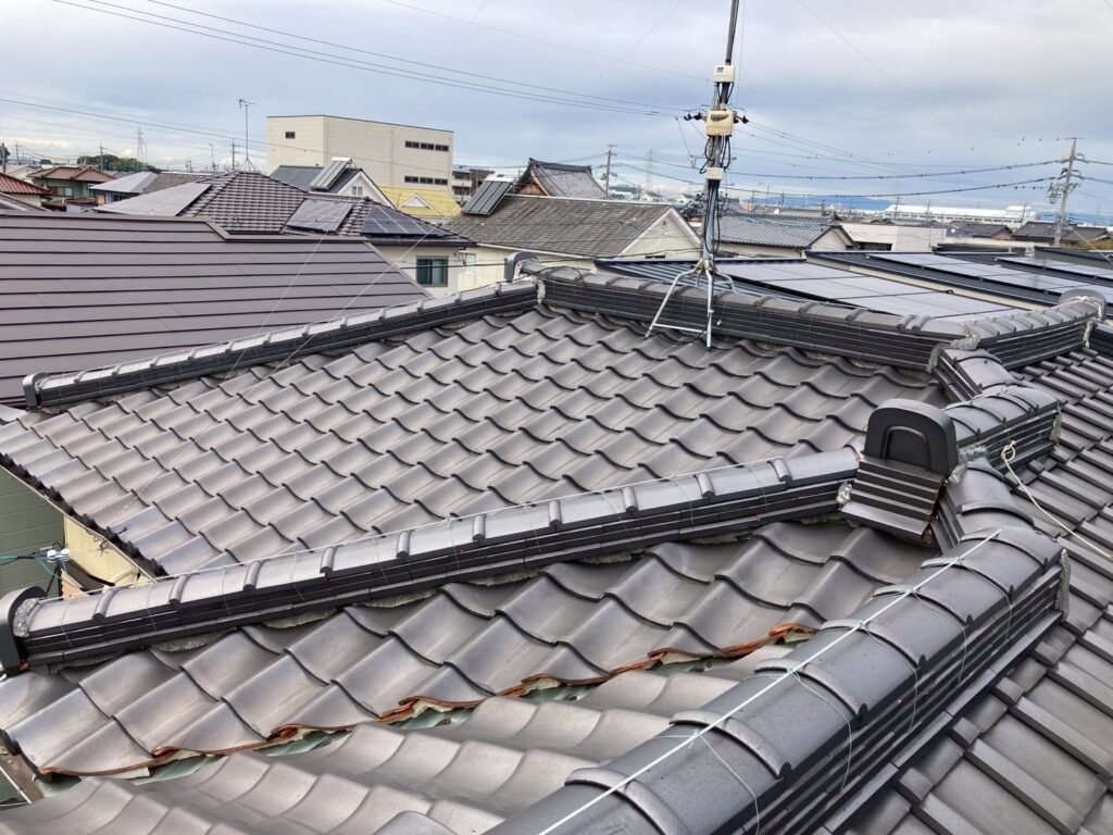 棟瓦がズレている箇所がありました。