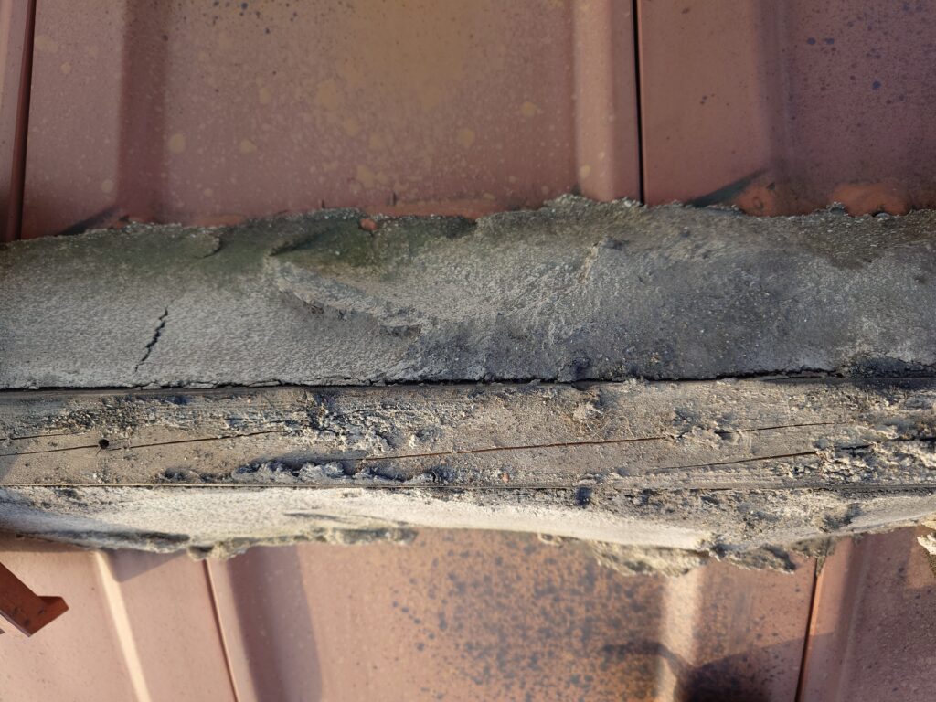 棟の木下地の劣化も少し見られました。