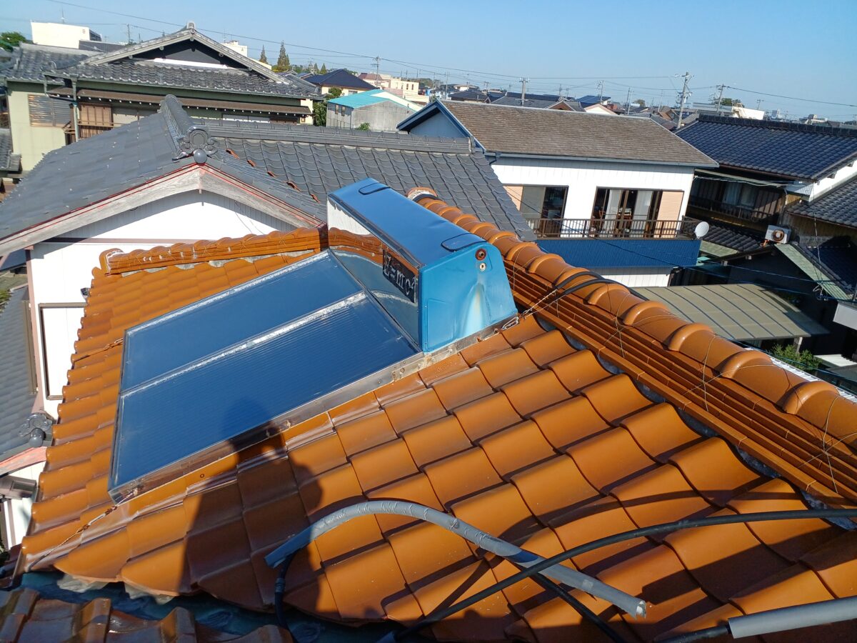 屋根棟瓦を耐震7寸丸瓦へ築替えて、雨漏りの原因を根本解決へ