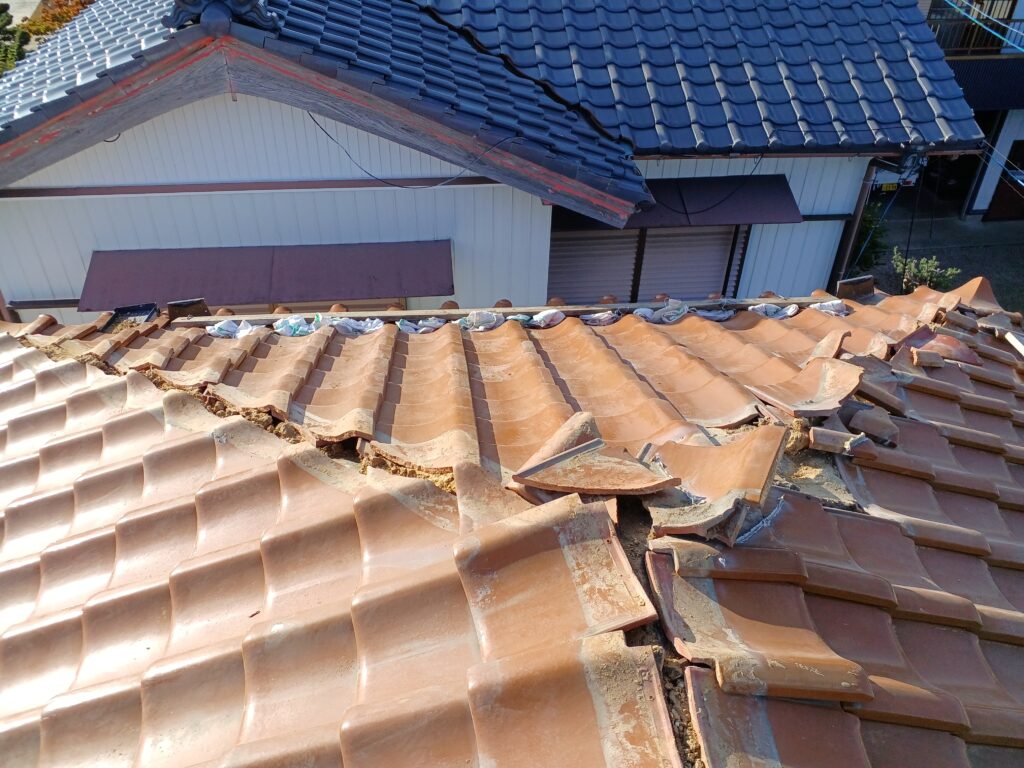 既設棟瓦を解体しました。