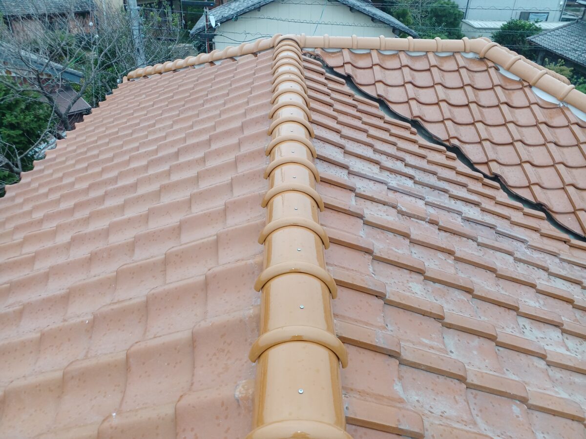 屋根棟瓦を耐震7寸丸瓦へ築替えて、雨漏りの原因を根本解決へ
