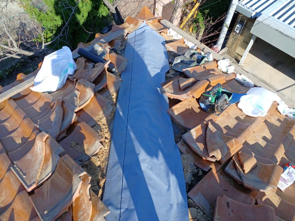 棟部に防水ルーフィング敷を行い万が一の雨漏りにも備えます。